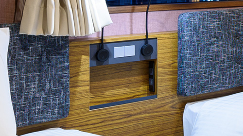 枕元にUSBポート完備